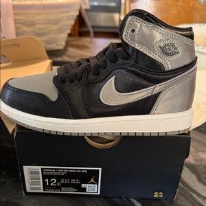 Nike Air Jordan 1 Retro High OG in Black & Metallic Silver